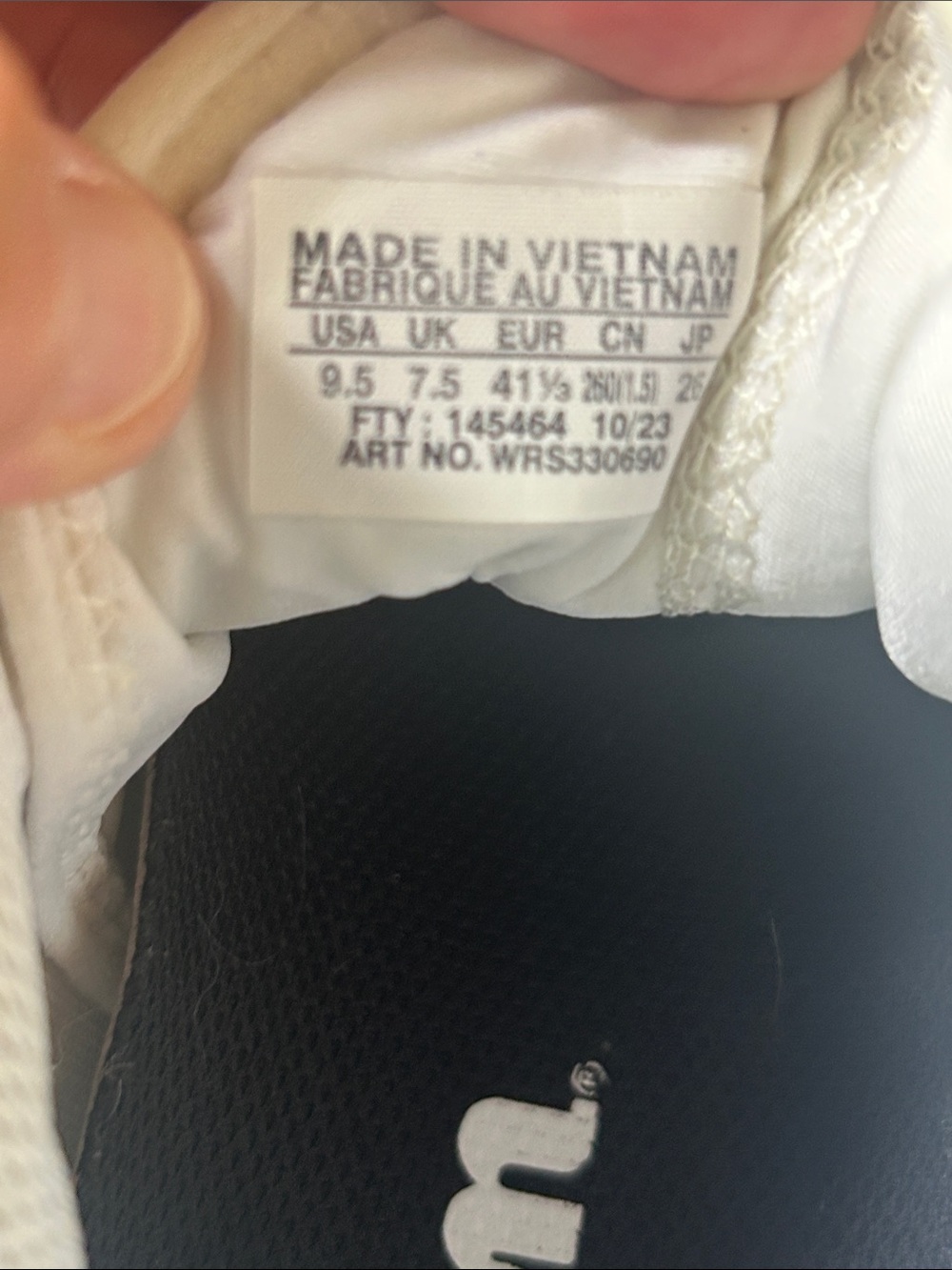 Wilson Women’s  White  Tennis 🎾 Shoes - Picture 5 of 8